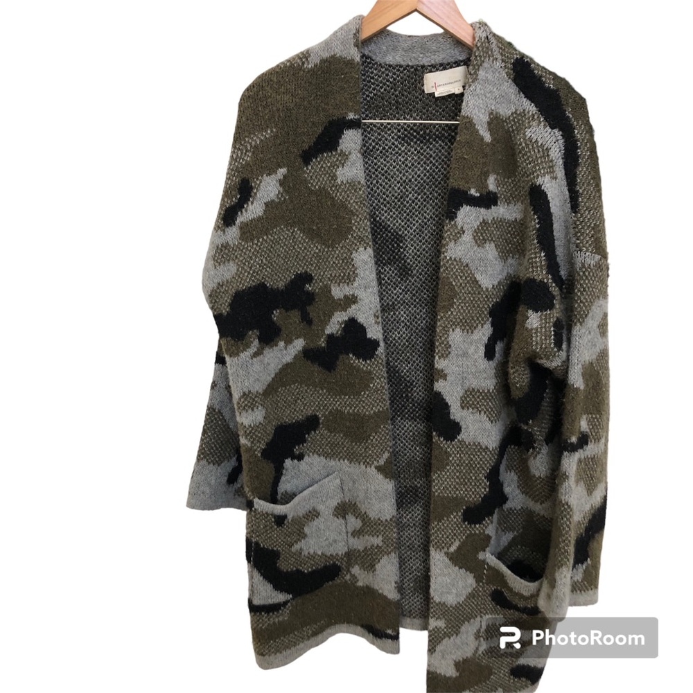 Anthropologie Oversized Camo Cardigan Open front sz Small